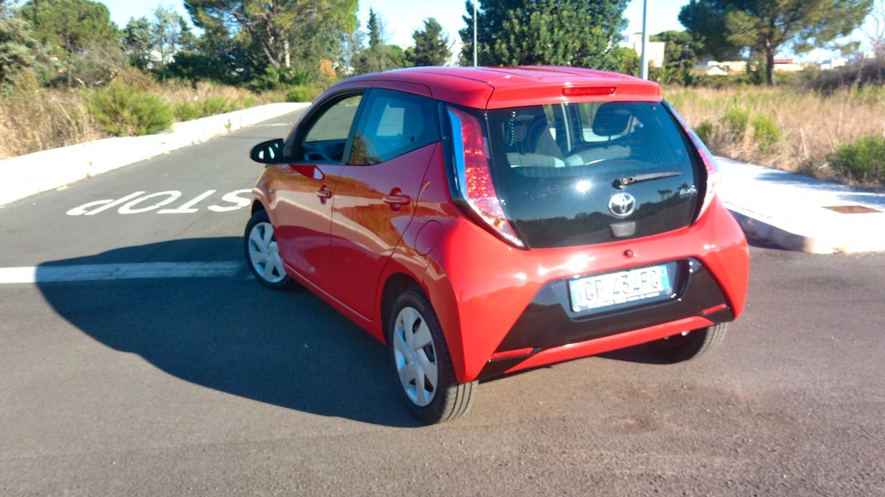 Toyota Aygo 1.0 VVT-i 69 CV 5 porte x-cool TSS