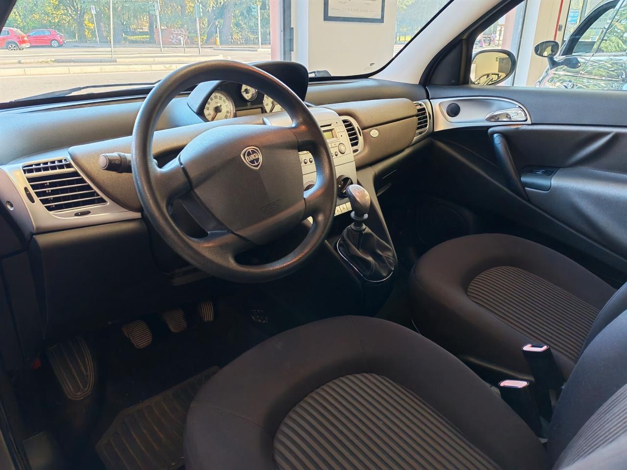 Lancia Ypsilon - TAGLIANDATA - tenuta MOLTO bene !!!