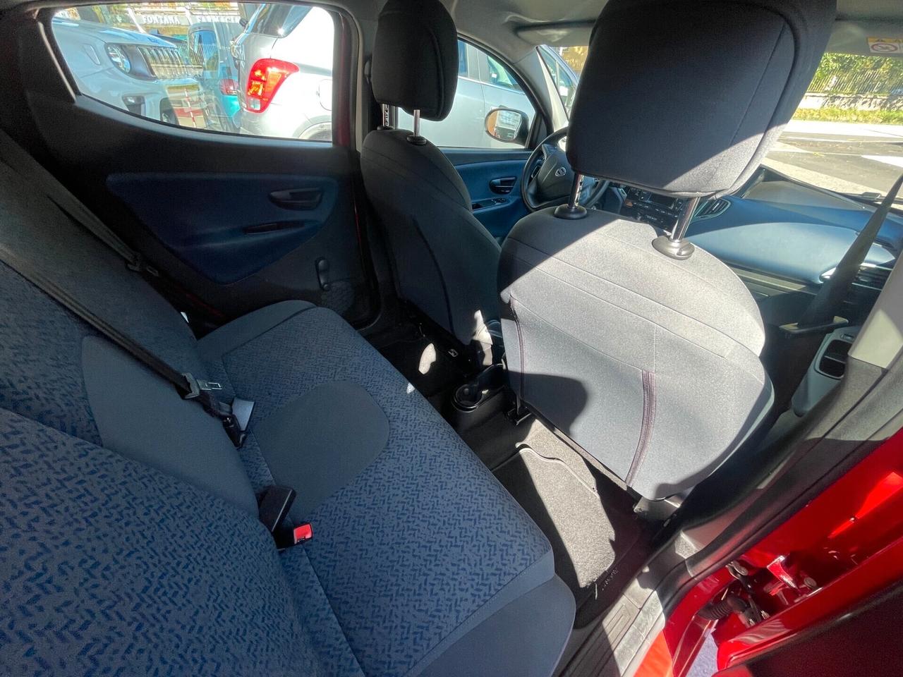 Lancia Ypsilon 1.0 FireFly 5 porte S&S Hybrid Oro