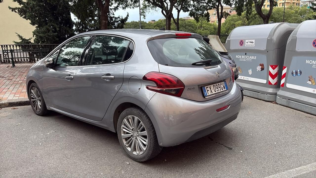 Peugeot 208 PureTech 82-Marciante - CONSUMA OLIO