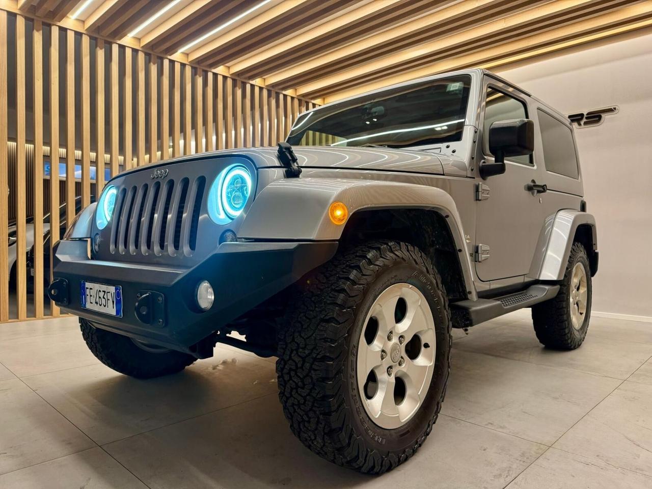Jeep Wrangler 2.8 CRD SAHARA UNLIMITED PARI AL NUOVO restilyng