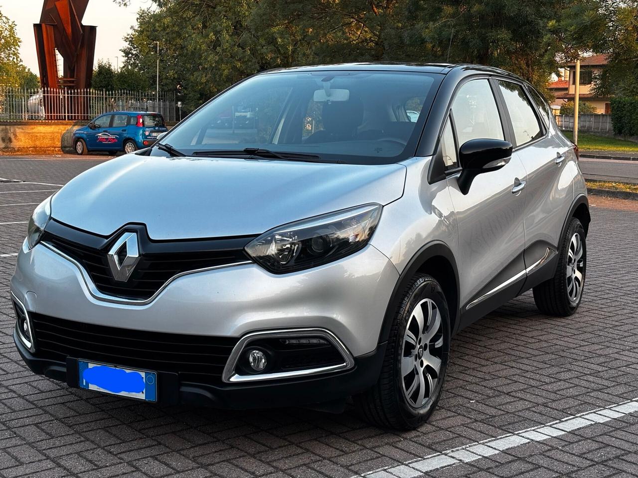 Renault Captur dCi 8V 90 CV Start&Stop Energy Life..CELL 393 690 2051 WUATSAPP