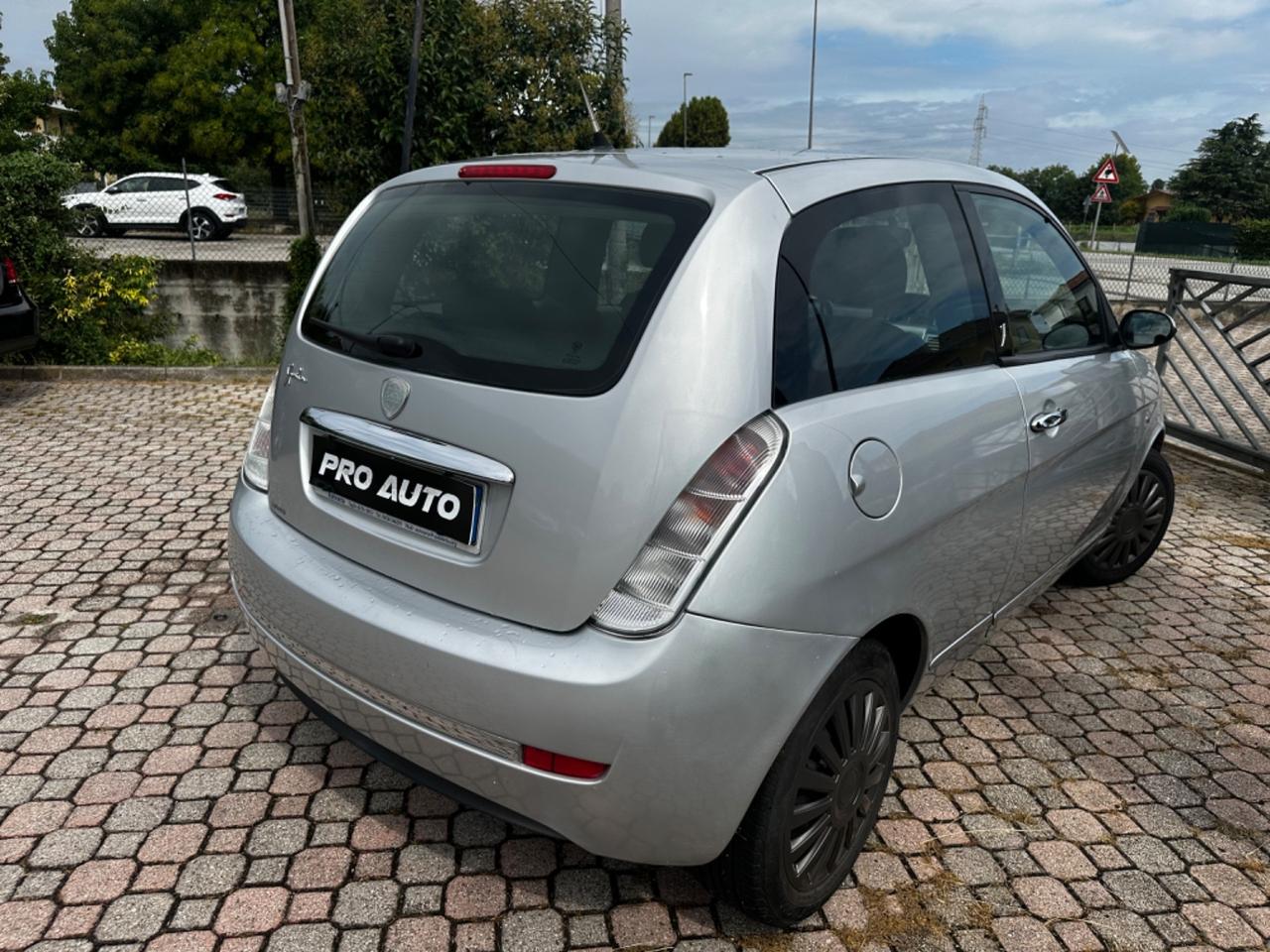 Lancia Ypsilon 1.4 Argento Ecochic GPL