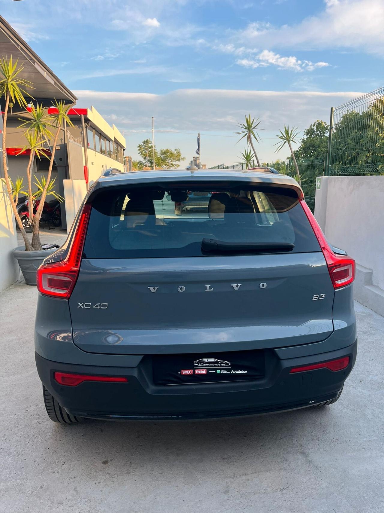 Volvo XC40 B3 automatico Plus Dark