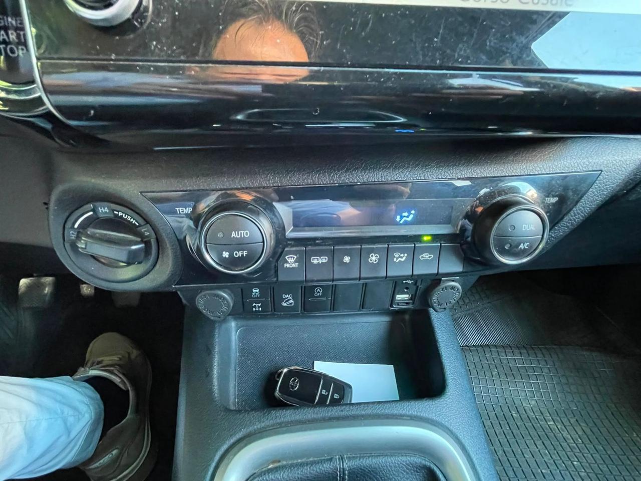 Toyota Hilux 2.4 d double cab Executive 4w #11631