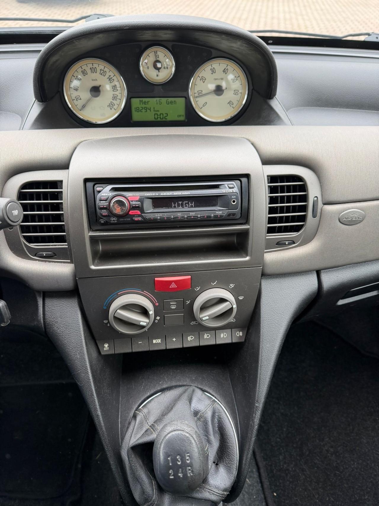 LANCIA YPSILON 1.2 BENZINA NEOPATENTATI