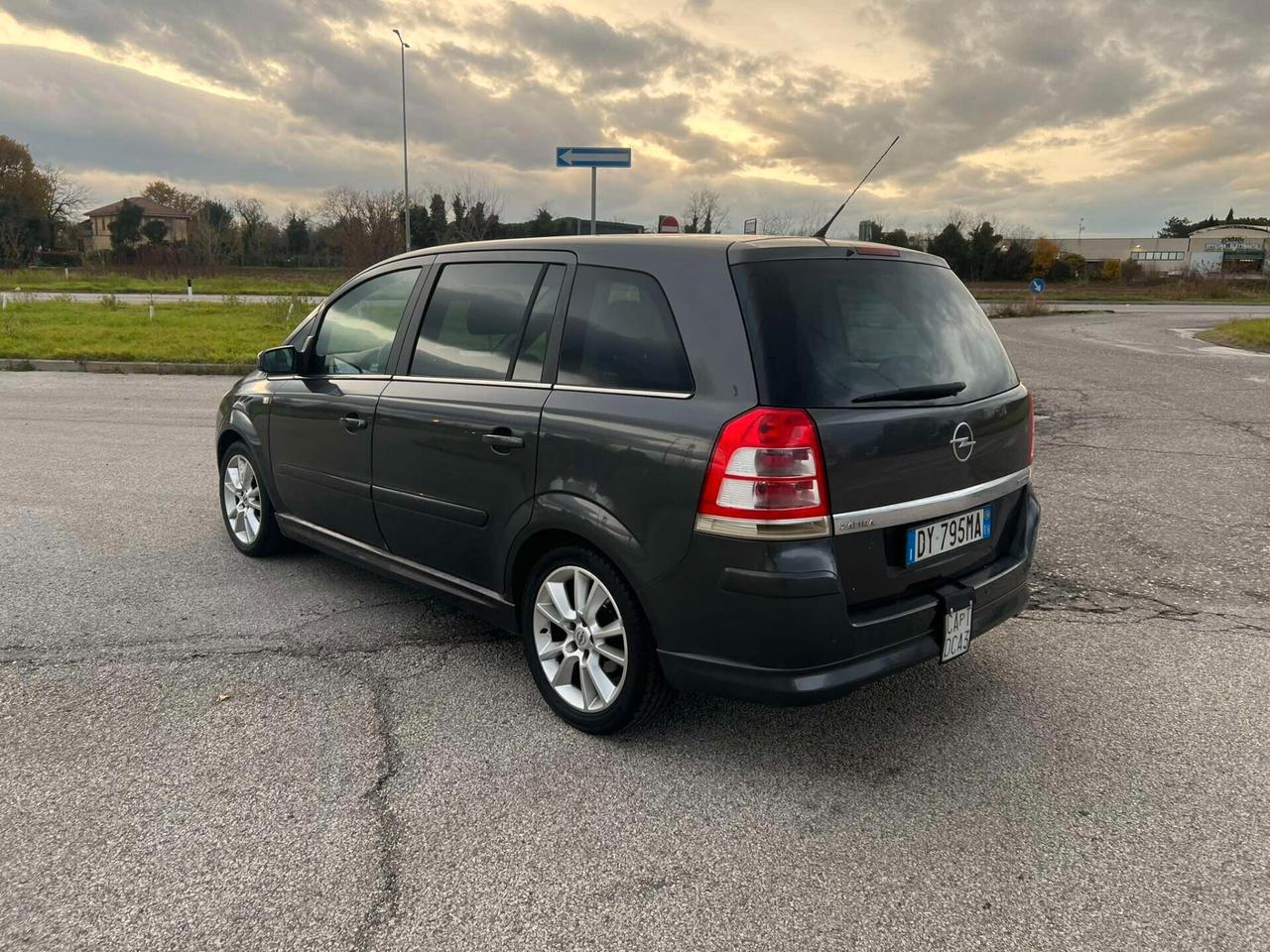 Opel Zafira 1.9 TDI / 7 POSTI