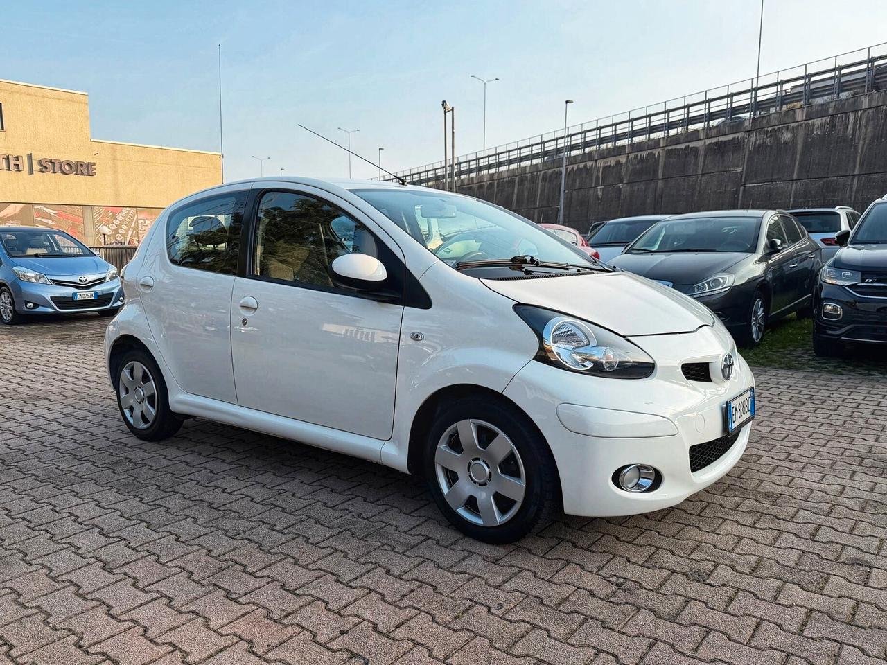 Toyota Aygo 1.0 12V VVT-i 5 porte AUTOMATICA