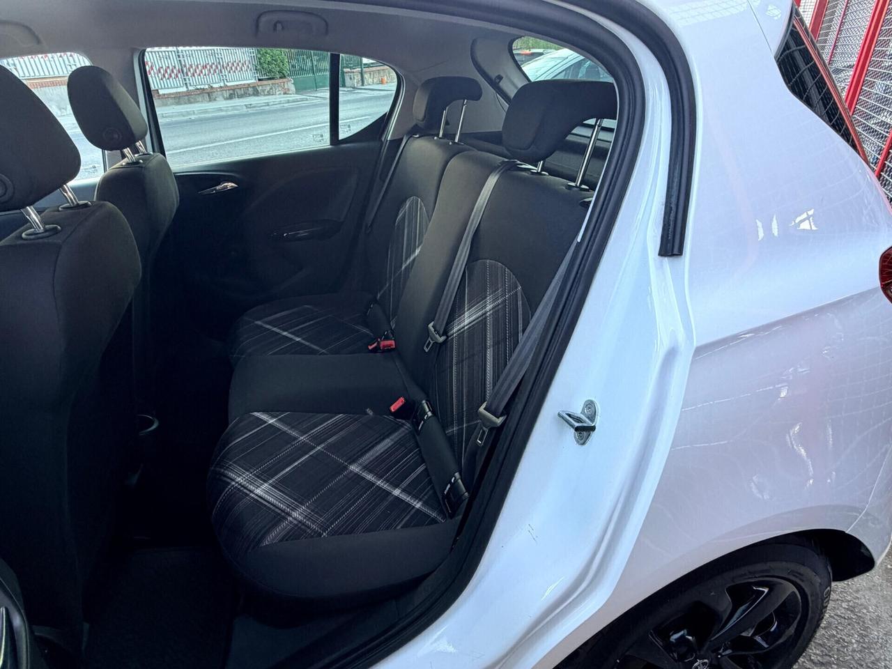 Opel Corsa 1.2 5 porte b-Color