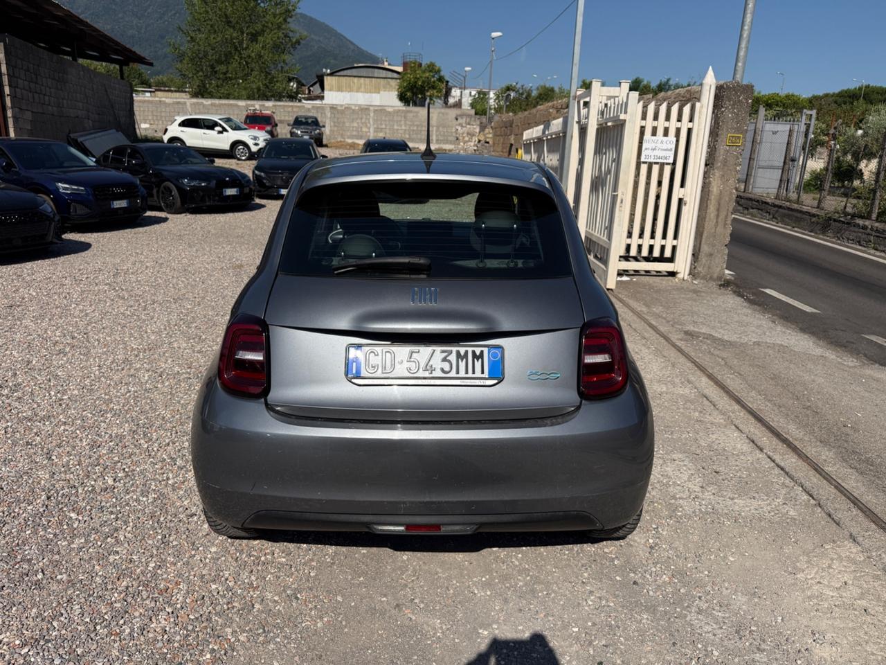 Fiat 500e Berlina 42 kWh La Prima