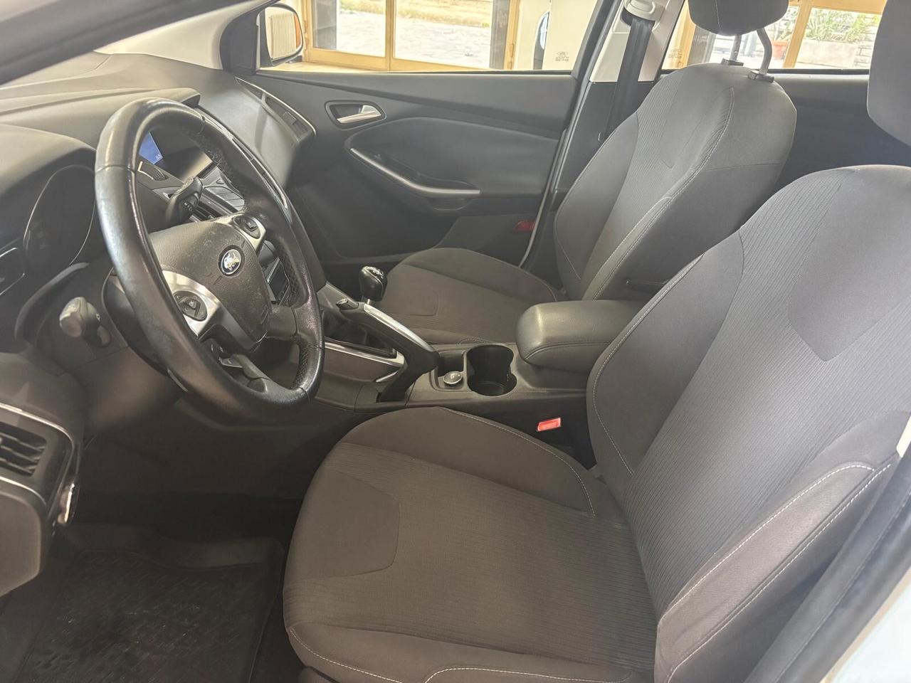 FORD FOCUS ANNO 2011 DS 1.6 ADATTA NEOPATENTATI KM 90 mila
