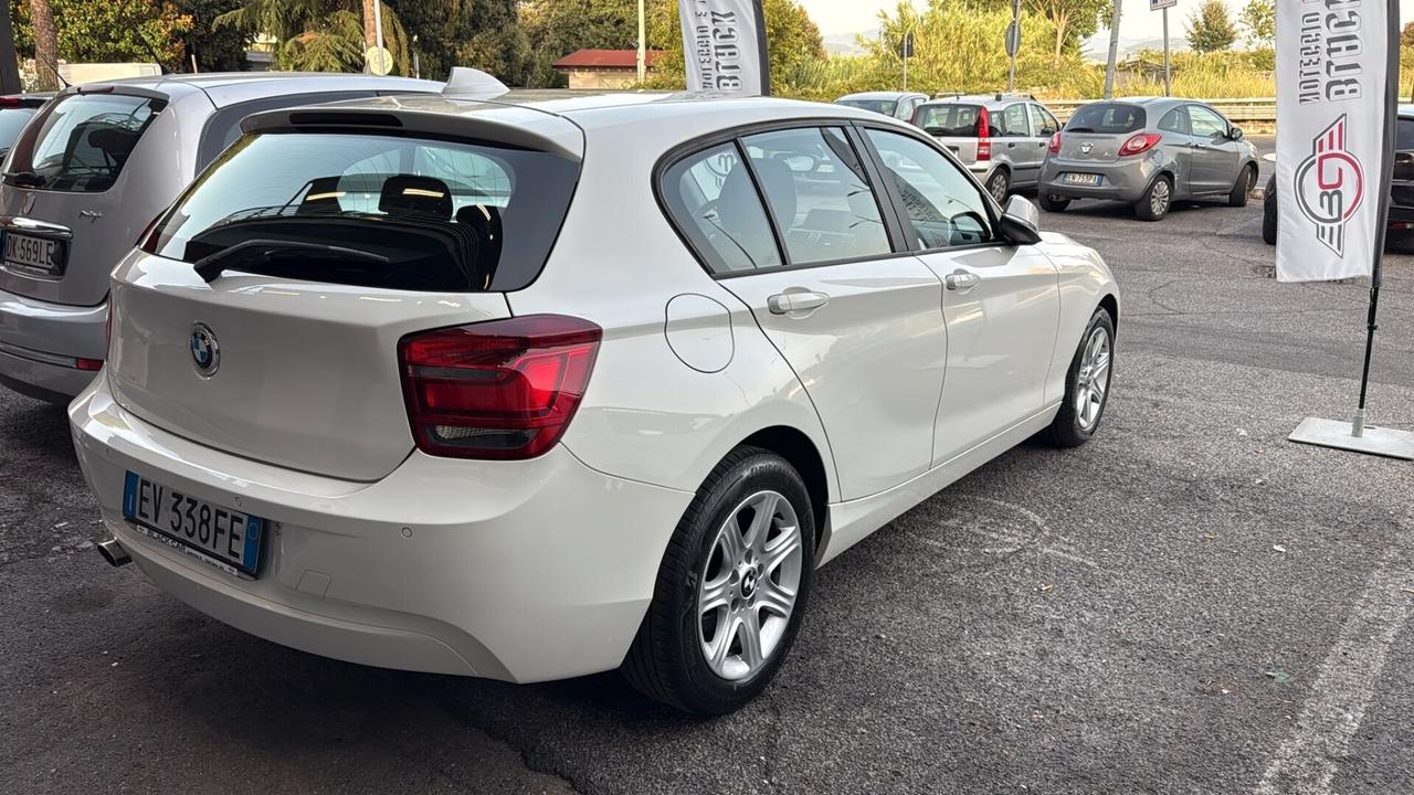 Bmw 116 116d 5p. Unique