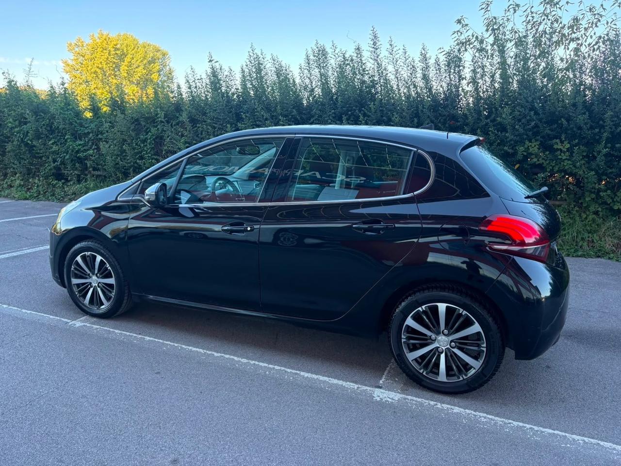 Peugeot 208 BlueHDi 75 5 porte Allure 2017 136.000 KM