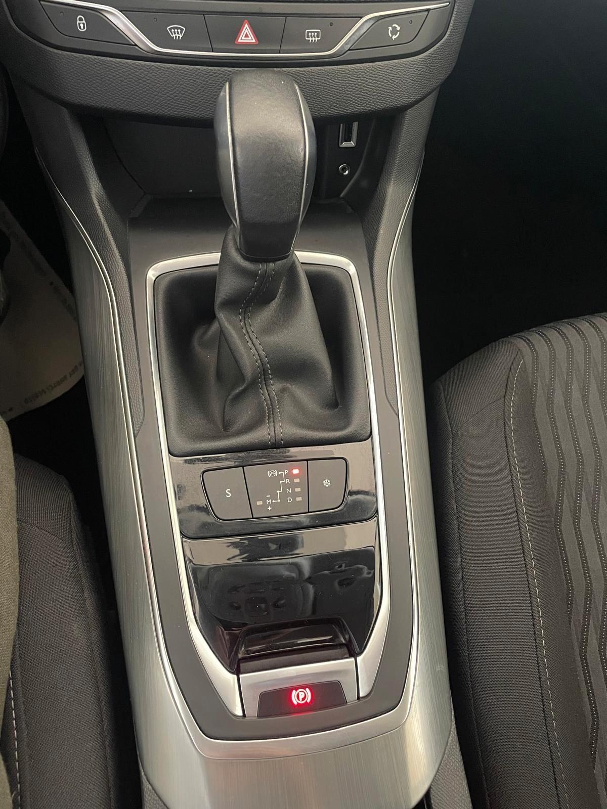Peugeot 308 BlueHDi 120 S&S EAT6 SW Allure
