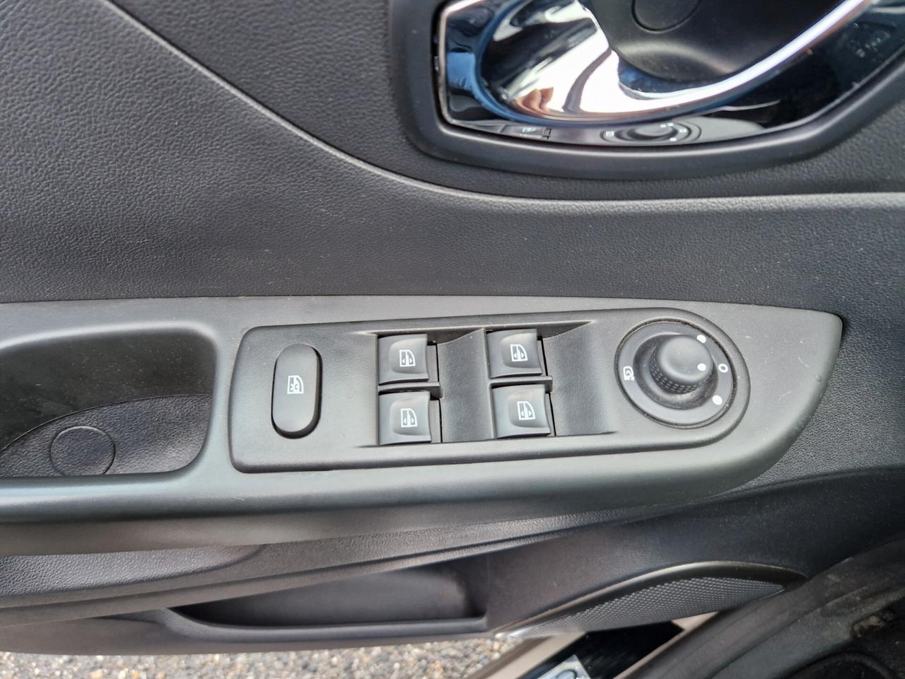 Renault Captur 0.9 90CV "49.600 km" Bluetooth, Cruise, Sensori p.