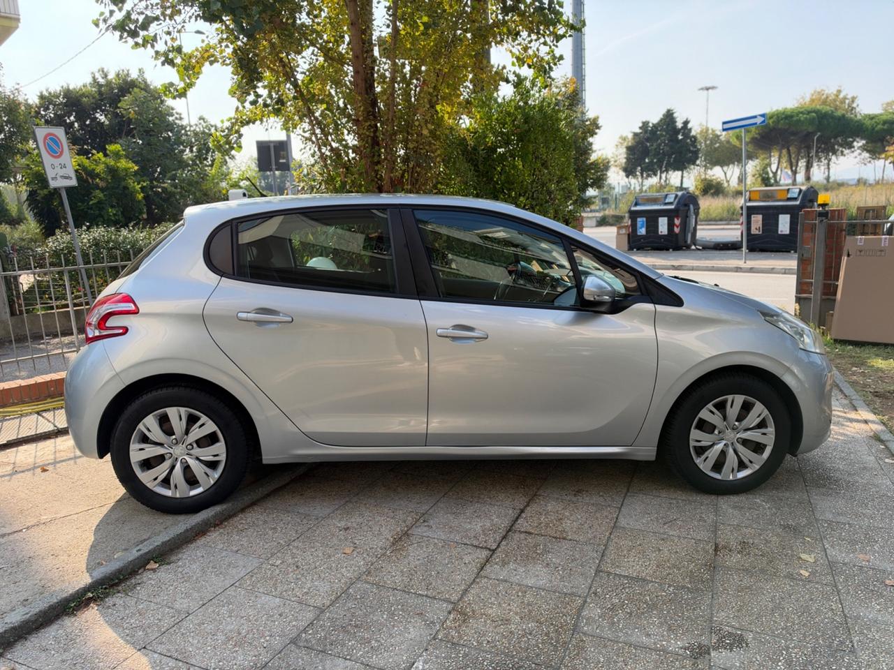 Peugeot 208 1.4 HDi 68 CV 5 porte Allure