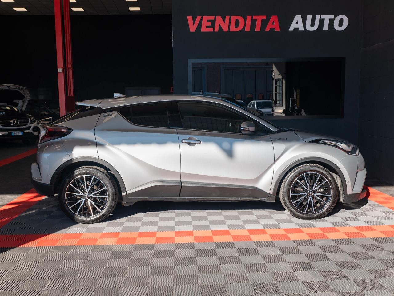 Toyota C-HR 1.8 Hybrid E-CVT Lounge 98 cv