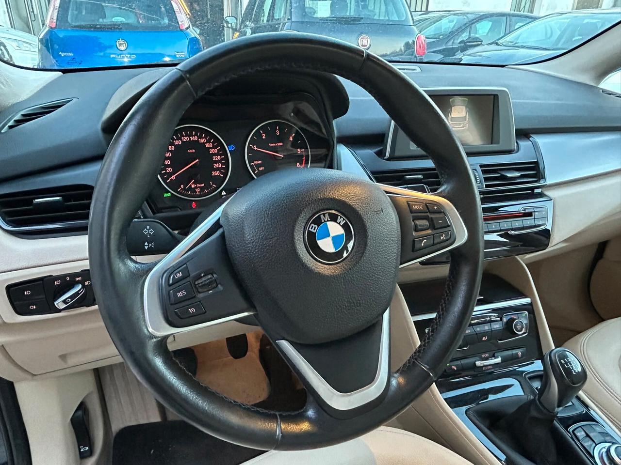 Bmw 216 218d Active Tourer Sport con cambio manuale