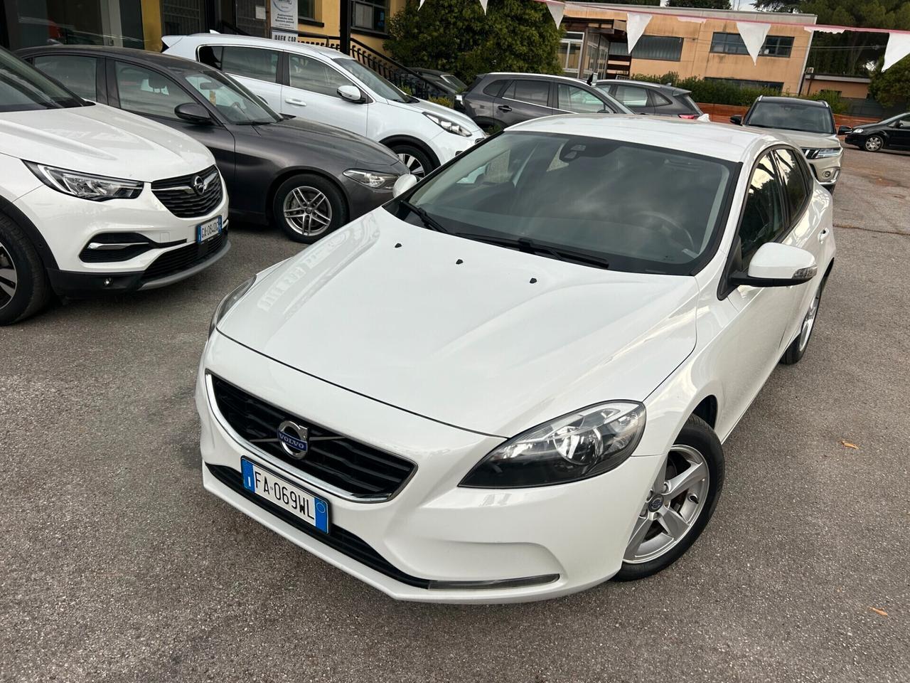 " UNA BOMBA " Volvo V40 2.0 D2 Momentum