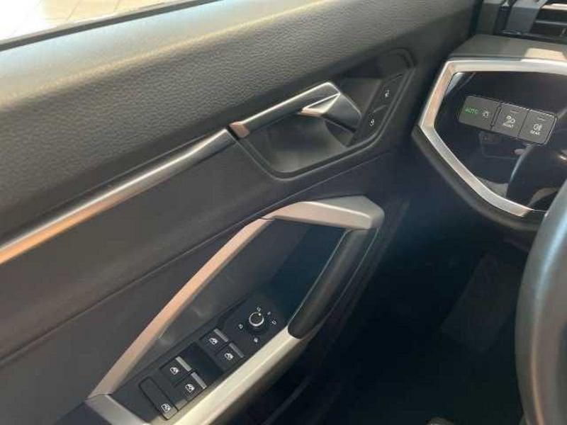 Audi Q3 II 2018 35 2.0 tdi Identity Black s-tronic
