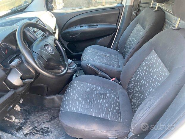 Opel Combo opel combo bianco