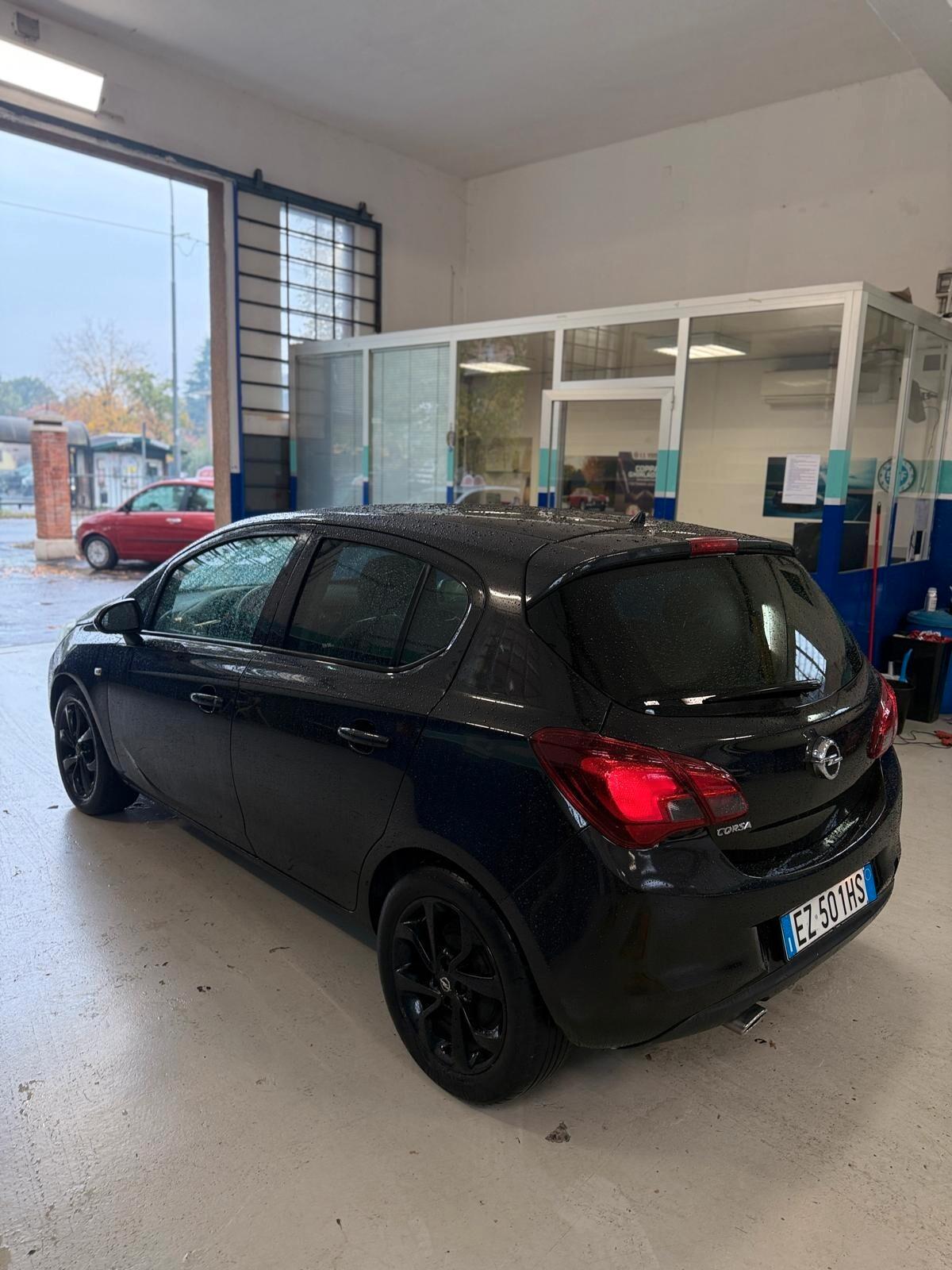 Opel Corsa 1.4 16V 3 porte b-color