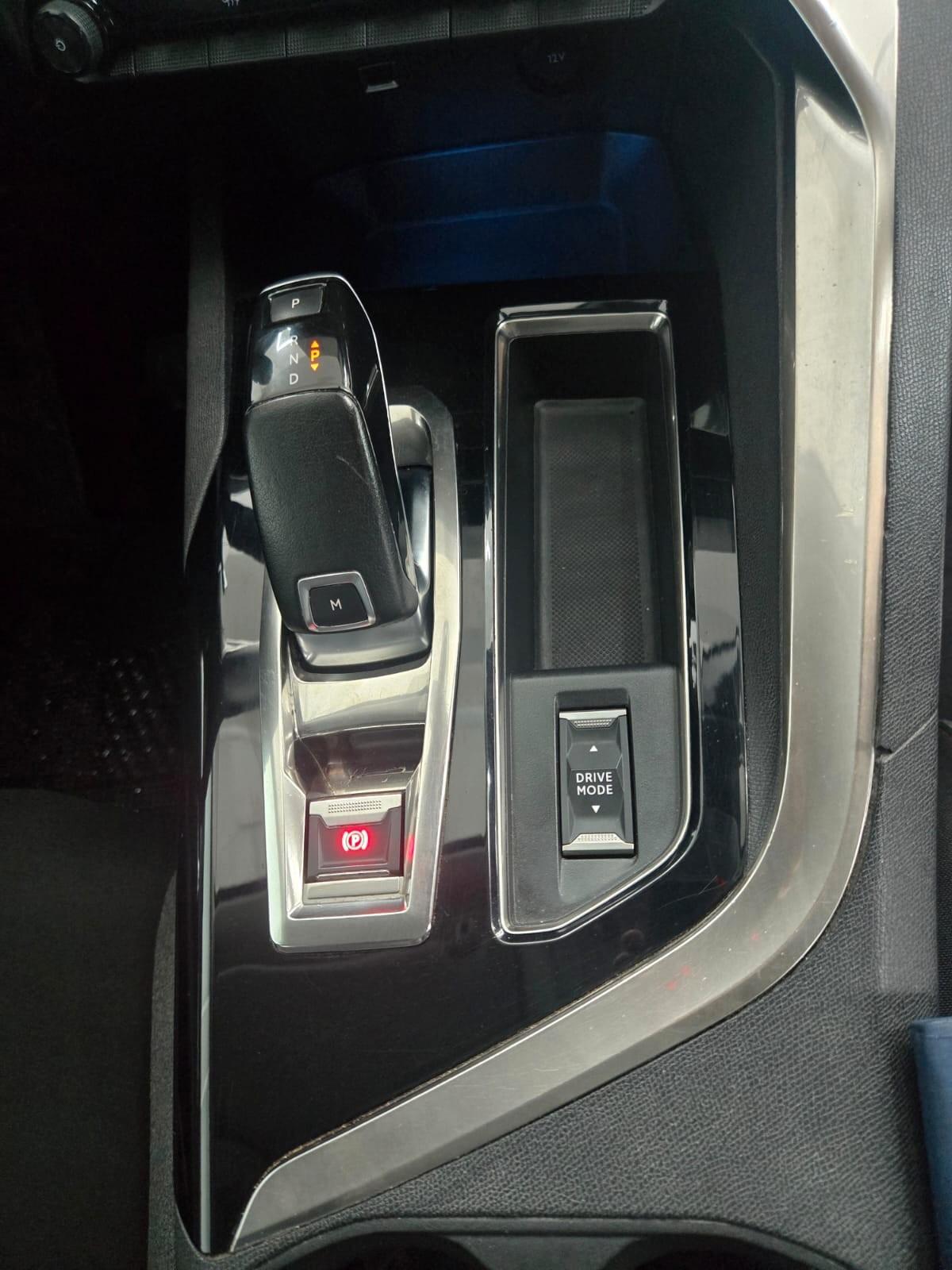 Peugeot 3008 BlueHDi 130 S&S EAT8 Allure