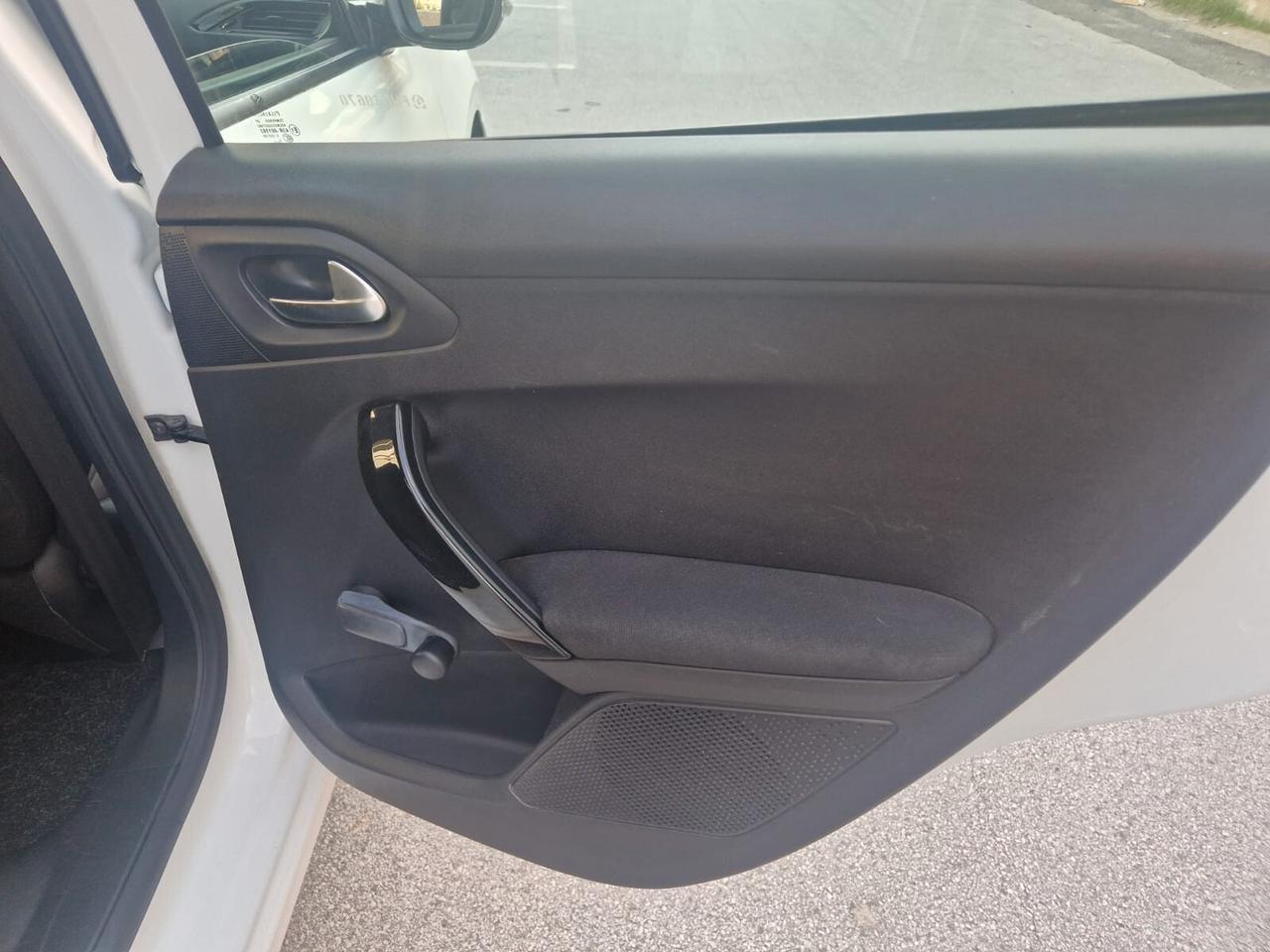 Peugeot 208 PureTech 82 5 porte Allure