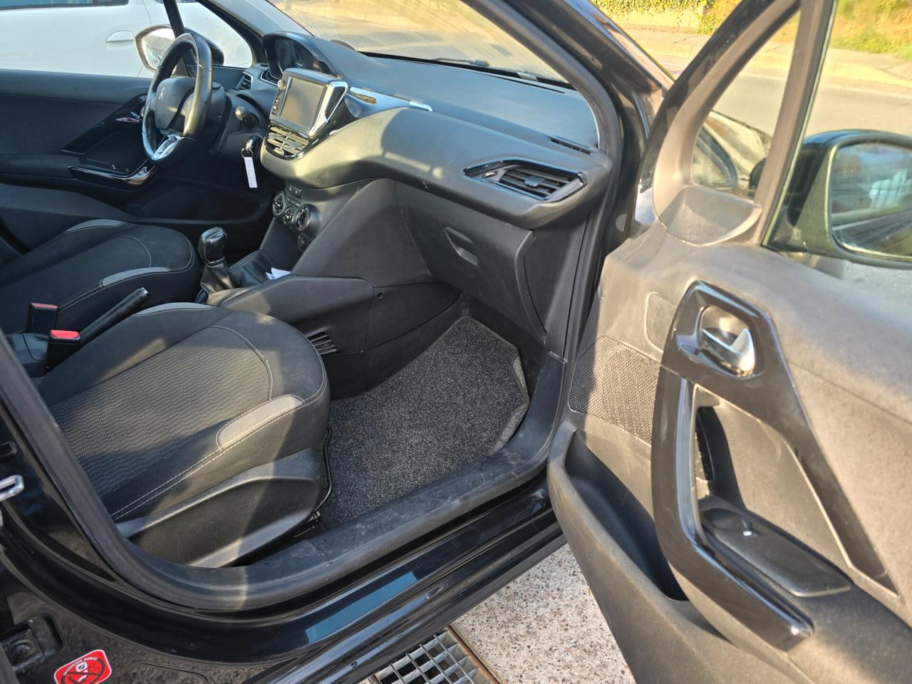Peugeot 208 PureTech 82 5 porte Allure