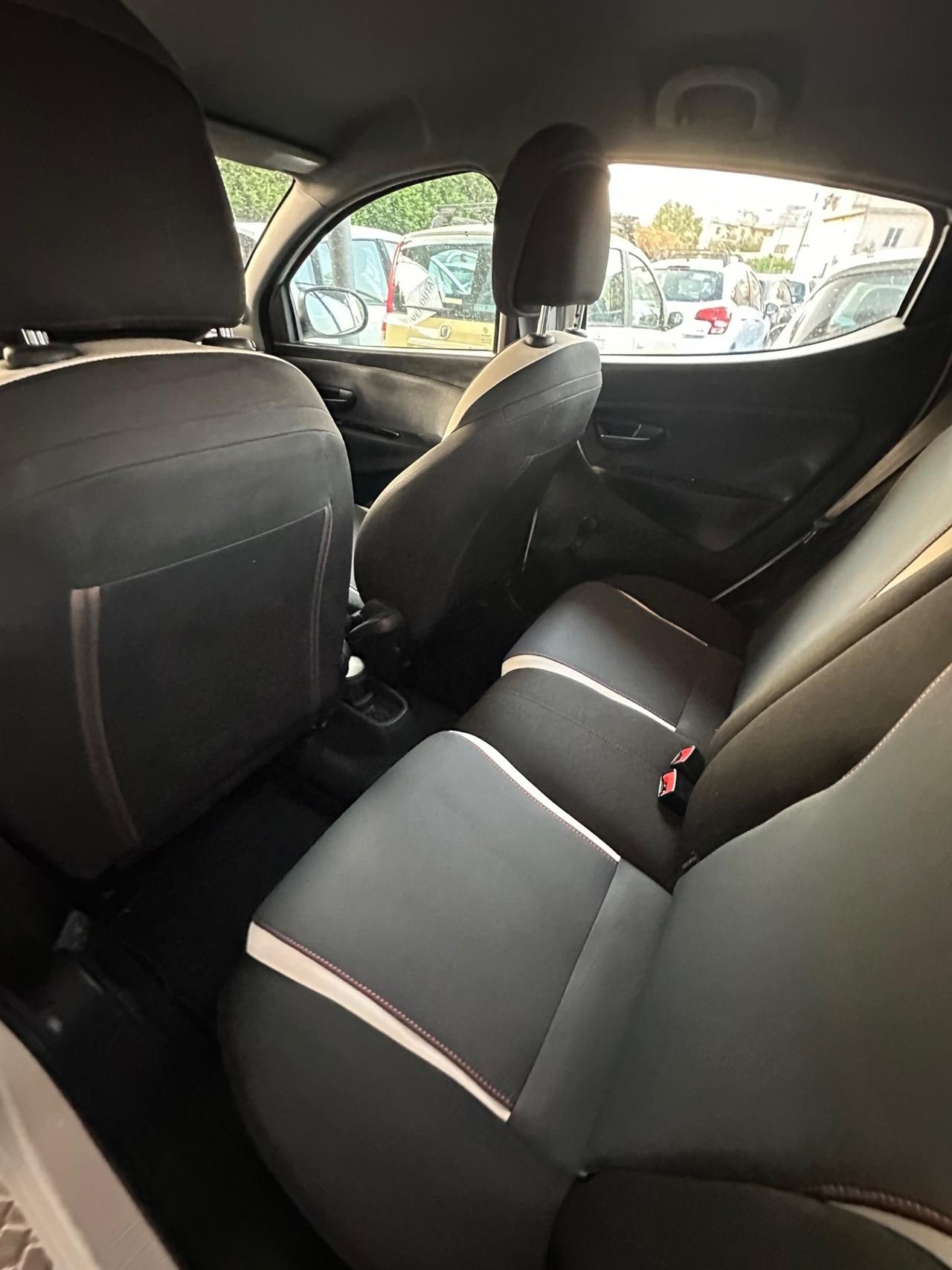 Lancia Ypsilon 0.9 TwinAir 85 CV 5 porte Metano Ecochic Elefantino
