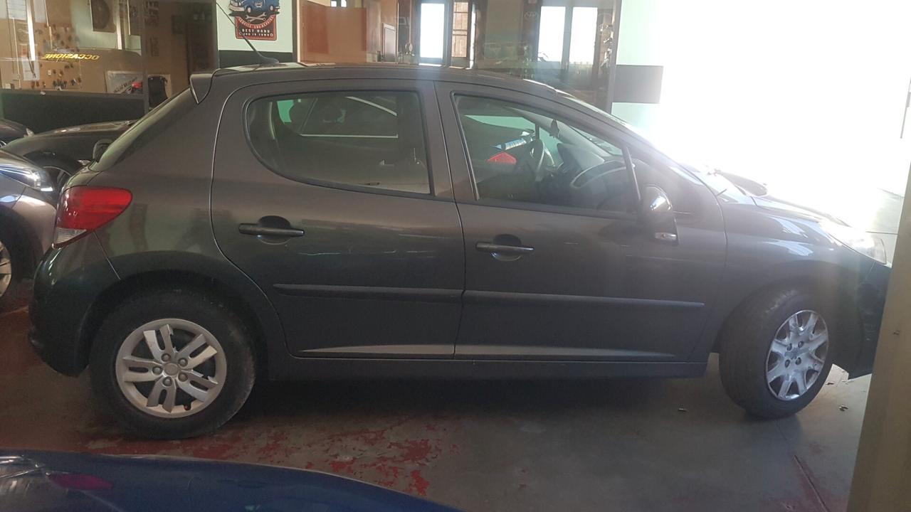 Peugeot 207 1.4 EURO 5 OK NEOPATENTATI!!!