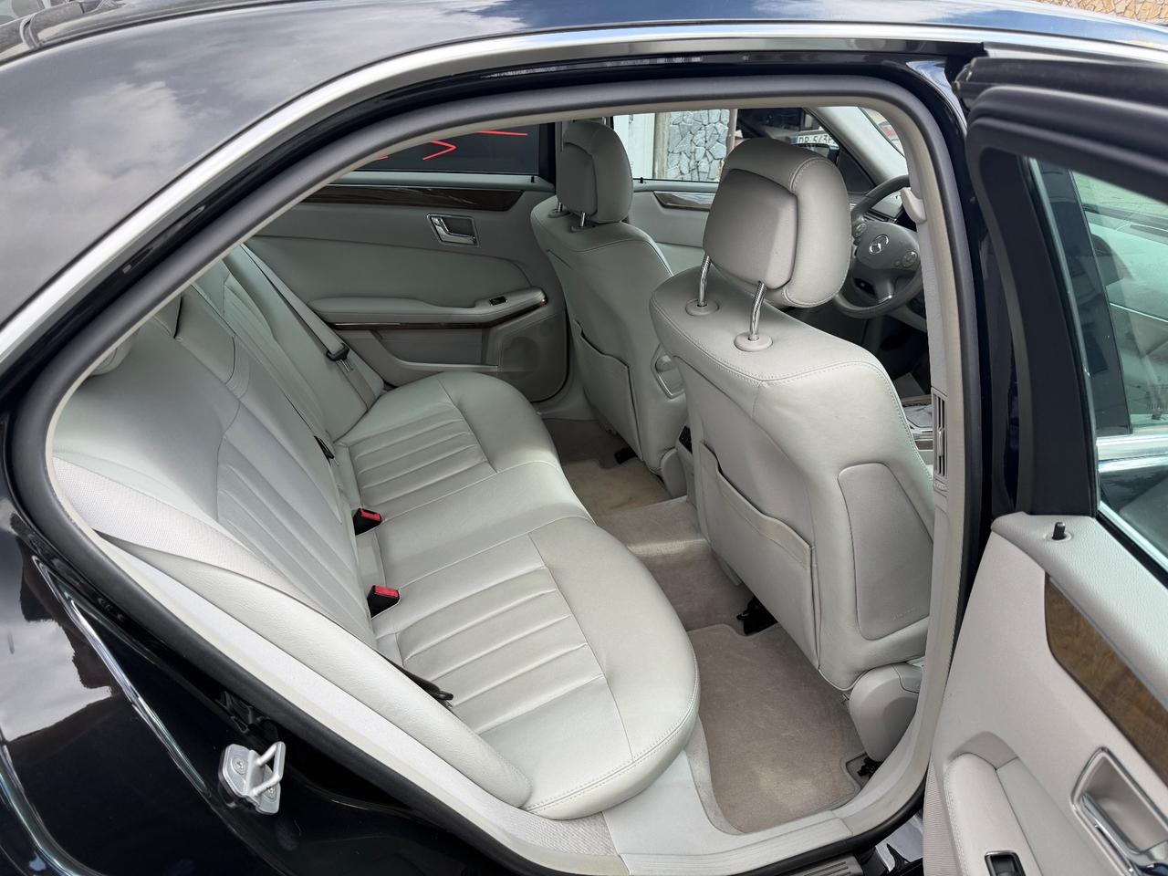 Mercedes-benz E 220 CDI BlueEFFICIENCY Avantgarde AMG