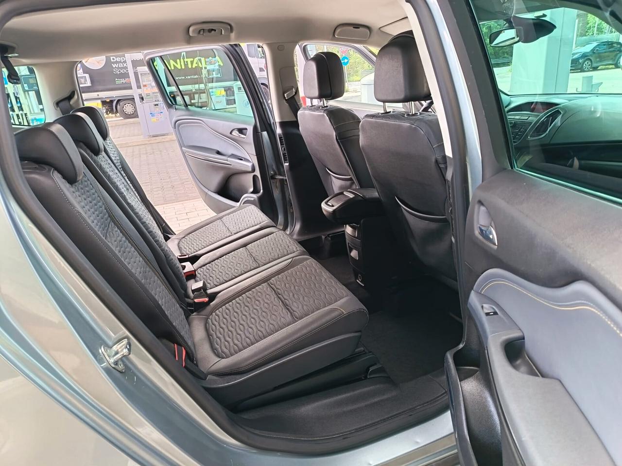 Opel Zafira Tourer 2.0 CDTi 130CV Cosmo 7 POSTI BXENON OCCASIONE