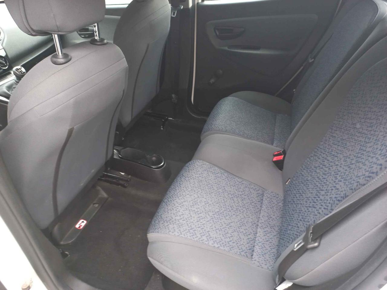 Lancia Ypsilon 1.0 FireFly 5 porte S&S Hybrid Ecochic Silver