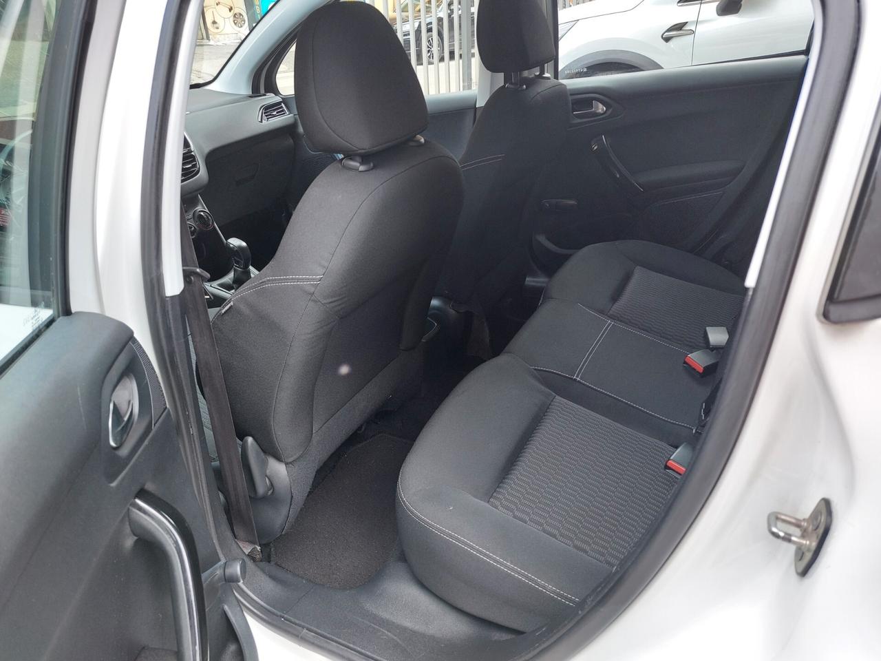 Peugeot 208 1.2 Gpl 82 Cv 5p Allure