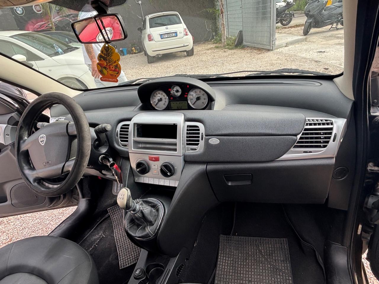 Lancia Ypsilon 1.2 69 CV Unyca