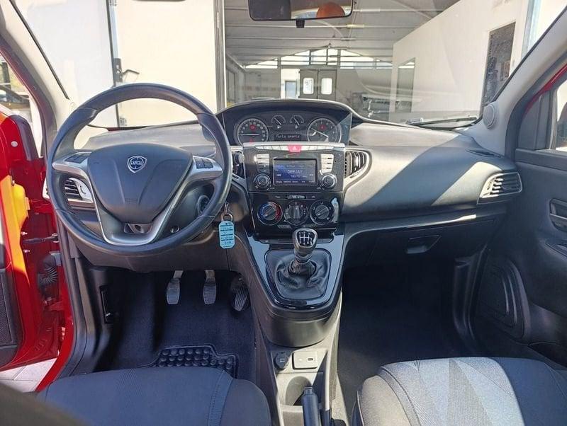 Lancia Ypsilon Ypsilon 1.0 firefly hybrid Silver s&s 70cv 5p.ti