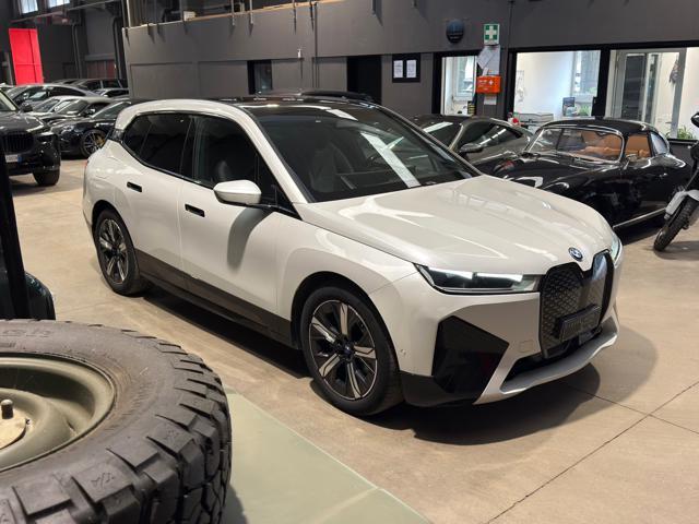BMW iX xDrive 40 Pacchetto Sportivo