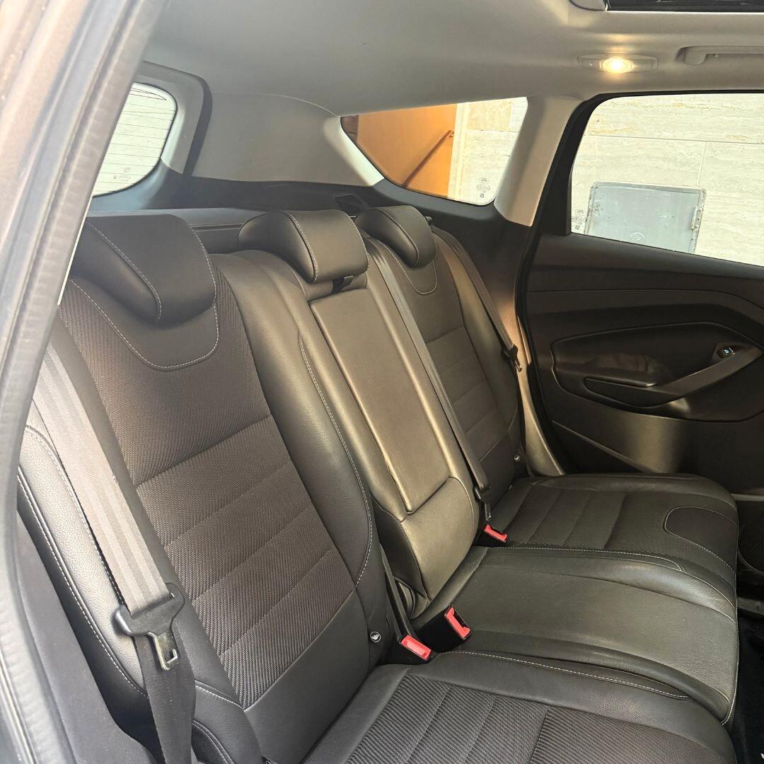 Ford Kuga 2.0 TDCI Titanium **CAMBIO AUTOMATICO**