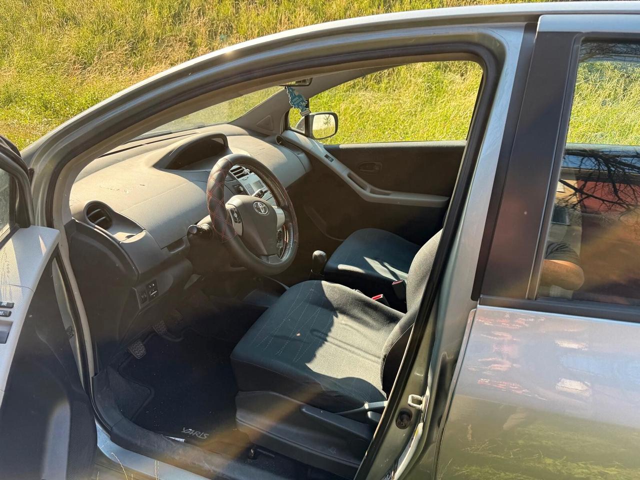 Toyota Yaris 1.0 5 porte