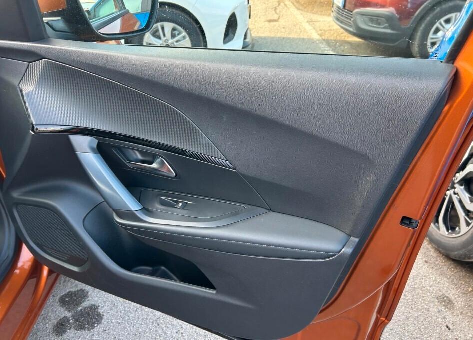 Peugeot 2008 BlueHDi 130 S&S EAT8 Allure