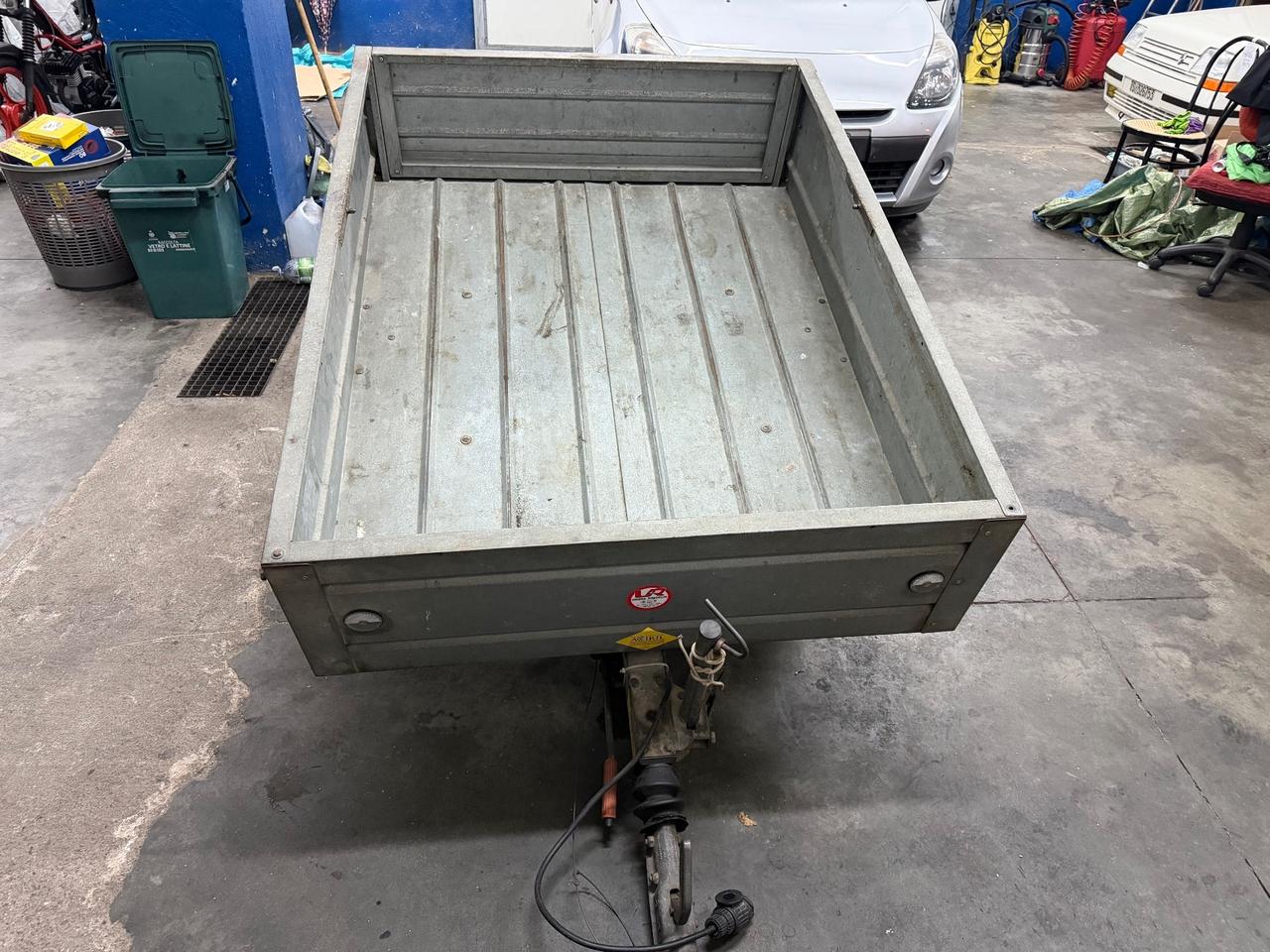 Renault Clio 1.2 16V 5 porte con gancio traino e carrello