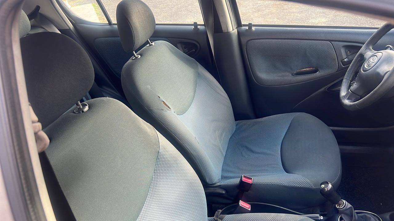 Toyota Yaris 1.0i 16V cat 5 porte Sol