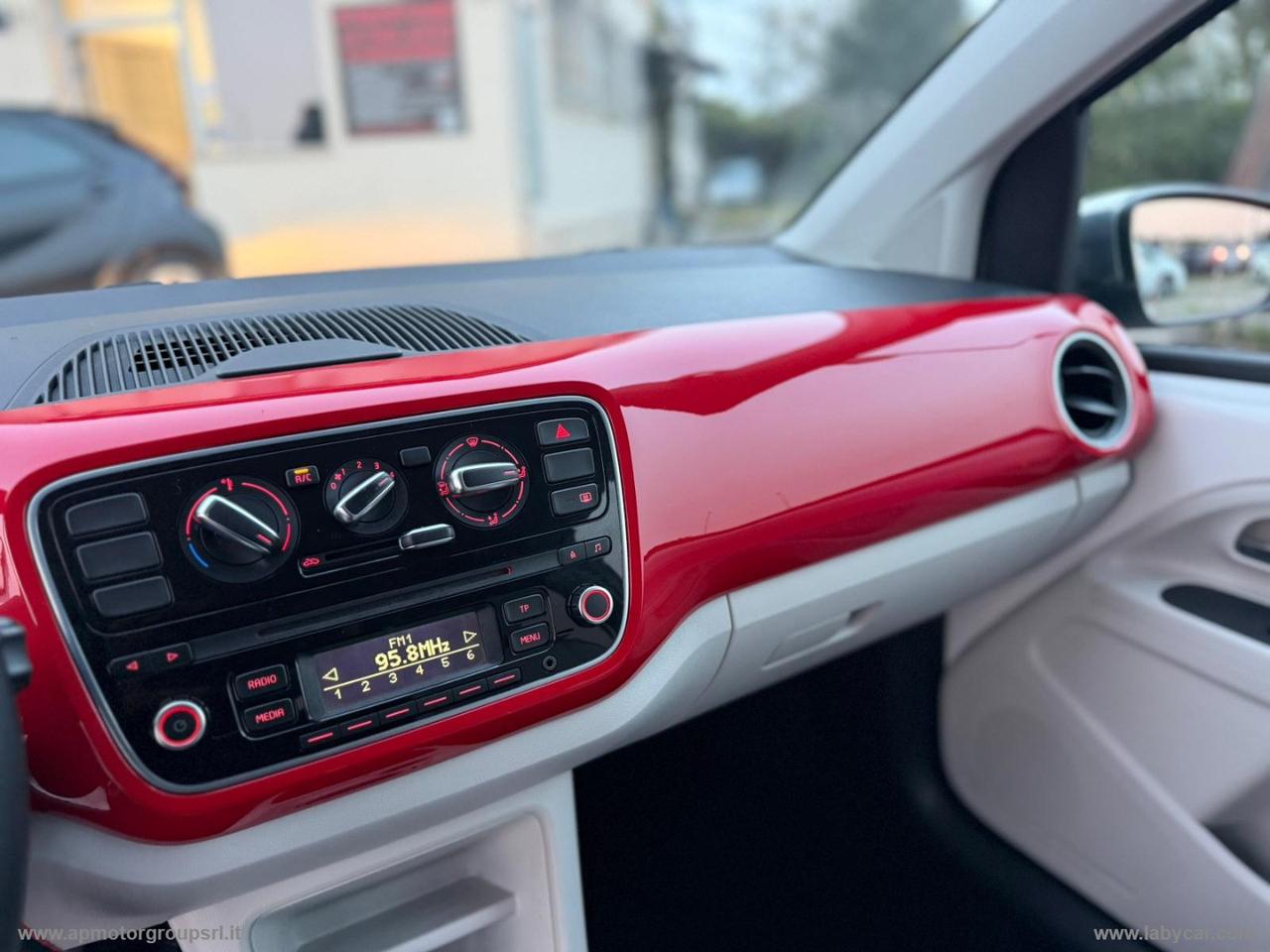 VOLKSWAGEN 1.0 75 CV 5p. high up!