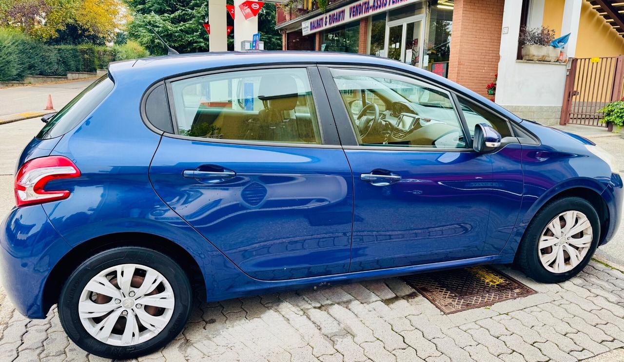 Peugeot 208 1.2 5porte Allure Ok Neopatentati