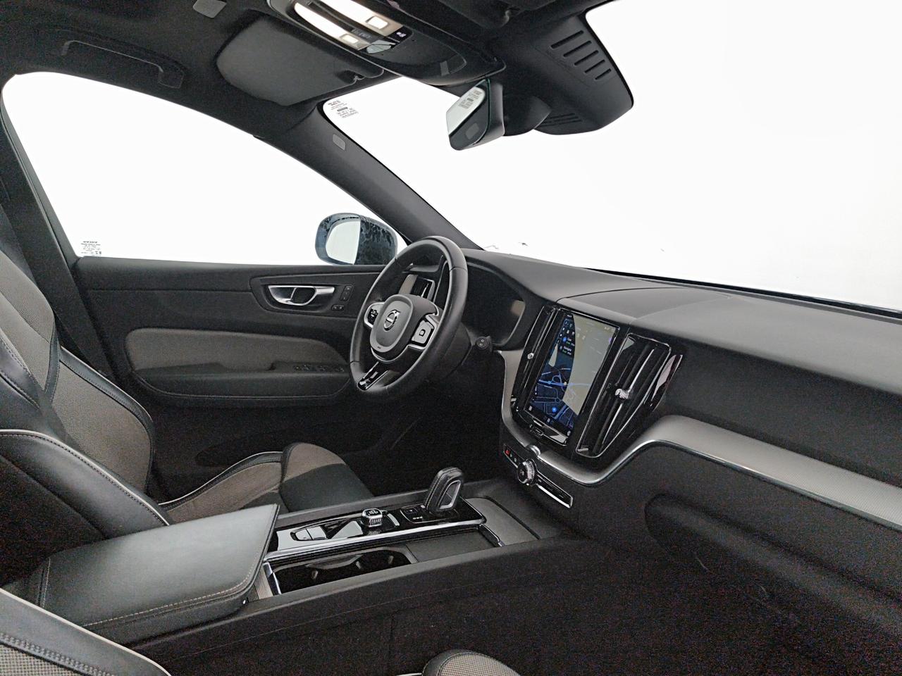 Volvo XC60 2.0 b4 Plus Dark awd