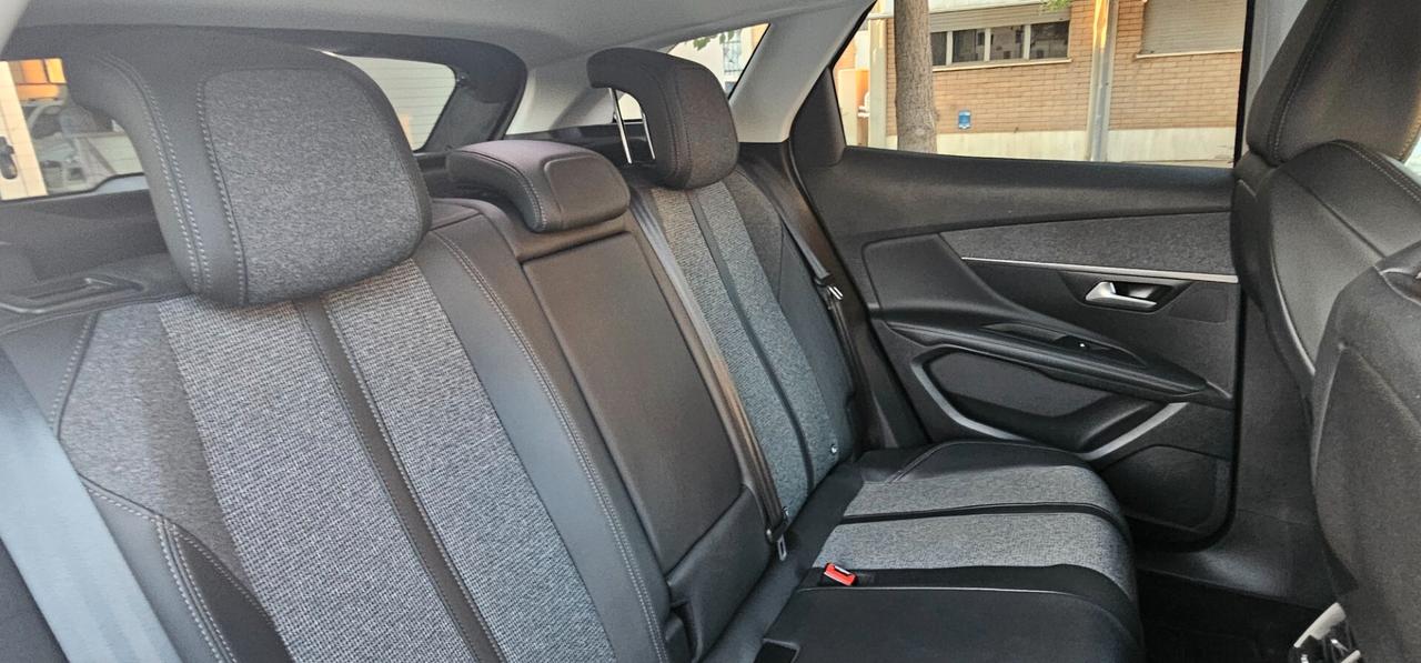 Peugeot 3008 BlueHDi 130 S&S EAT8 Crossway