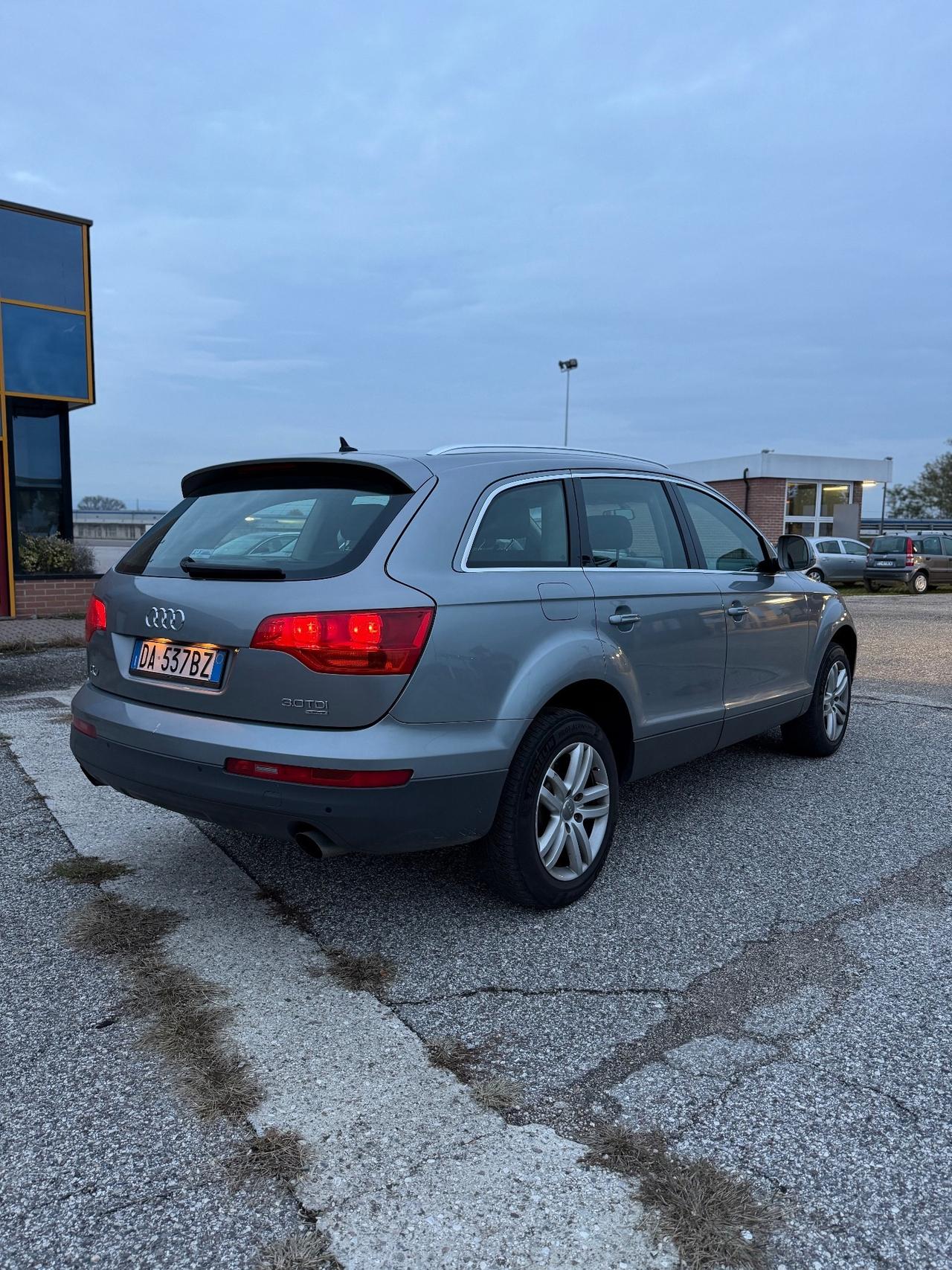 Audi Q7 3.0 V6 TDI 233CV quattro tiptronic