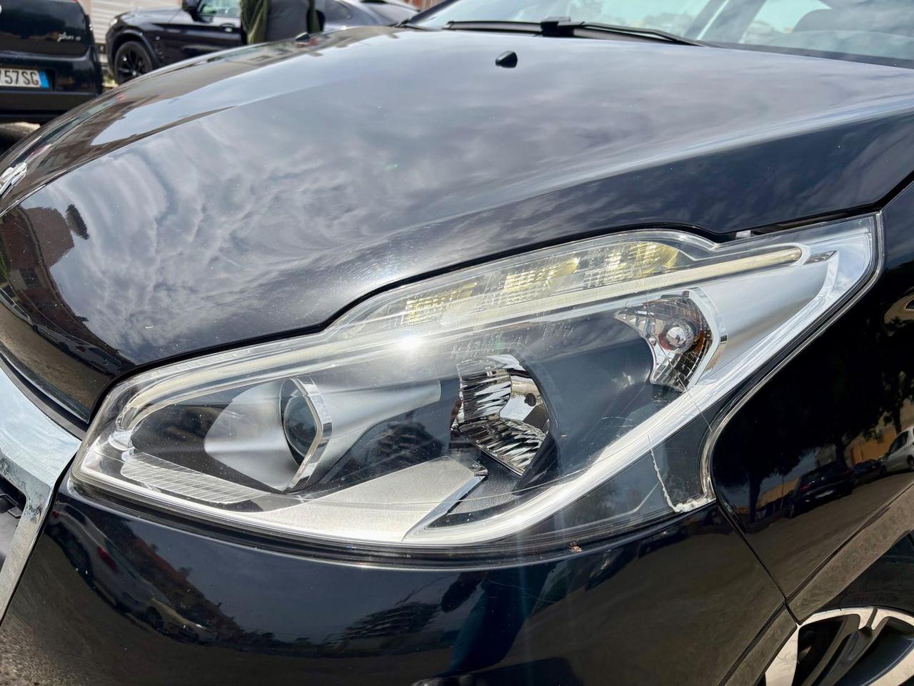 Peugeot 208 Allure 1.6 Blue HDI 75 #10654