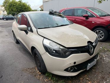 Renault Clio 1.5 Dci Incidentata